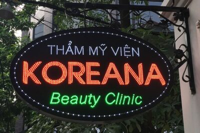 Biển LED vẫy treo vị trí phù hợp sẽ tăng khả năng hiển thị